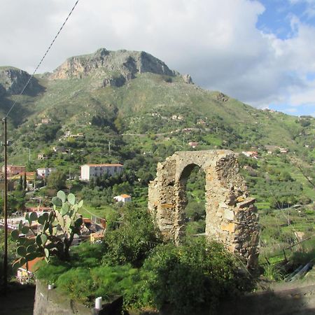 Гостьовий будинок Rifugio Dei Tre Pini Кастельмола Екстер'єр фото