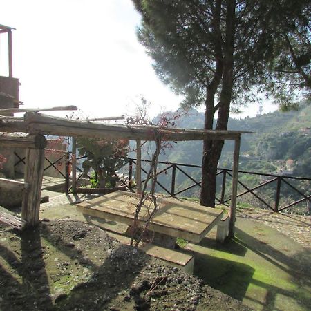Гостьовий будинок Rifugio Dei Tre Pini Кастельмола Екстер'єр фото