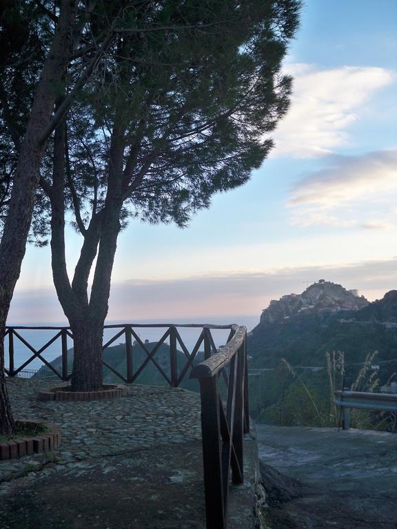 Гостьовий будинок Rifugio Dei Tre Pini Кастельмола Екстер'єр фото