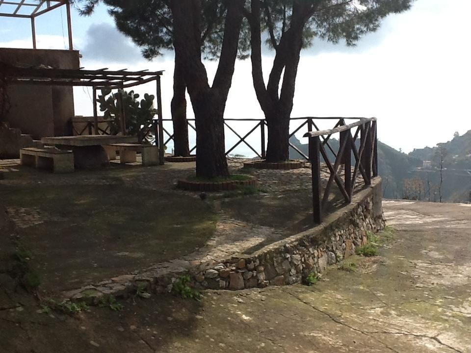 Гостьовий будинок Rifugio Dei Tre Pini Кастельмола Екстер'єр фото
