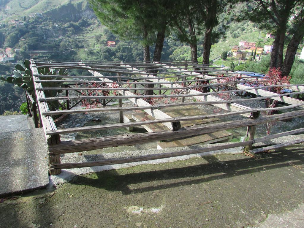 Гостьовий будинок Rifugio Dei Tre Pini Кастельмола Екстер'єр фото