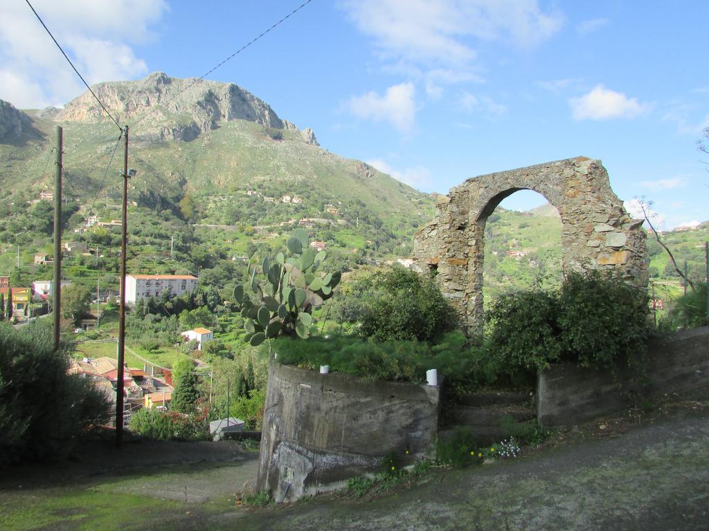 Гостьовий будинок Rifugio Dei Tre Pini Кастельмола Екстер'єр фото